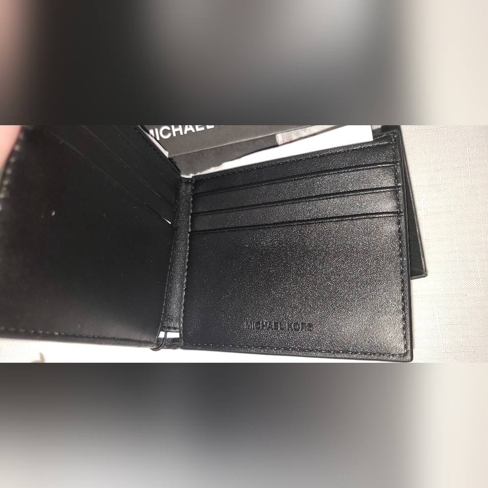 Michael Kors Leather Billfold - Picture 3 of 4